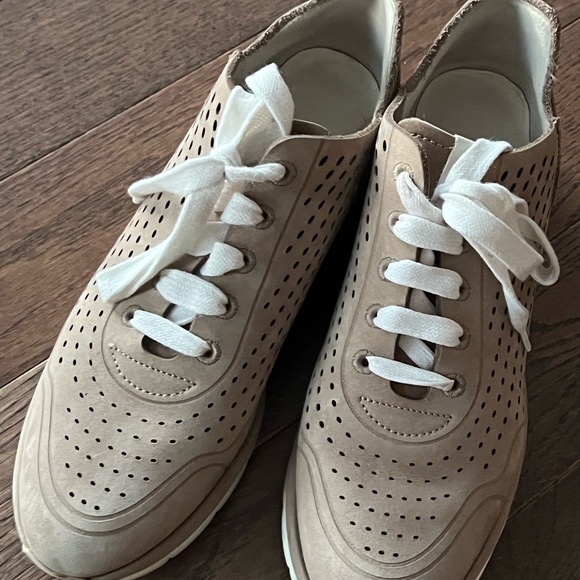 Sneakers - Picture 4 of 7